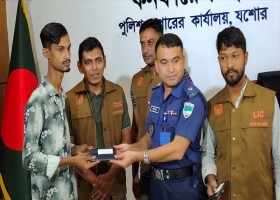 ৬০ মোবাইল ও আড়াই লক্ষাধিক টাকা উদ্ধার সাইবার ক্রাইমের