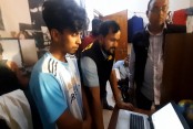 যশোরে অনলাইন জুয়ার আস্তানায় র‌্যাব, ৮ জুয়াড়ী আটক