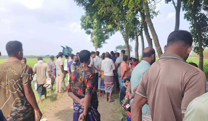 শিয়ালের টানাটানিতে বেরিয়ে এলো খড়ের নিচে থাকা যুবকের মরদেহ