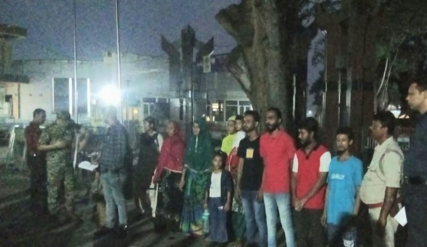 ভারতে ১৬ মাস কারাভোগ শেষে বেনাপোল দিয়ে দেশে ফিরলেন ৯ বাংলাদেশি